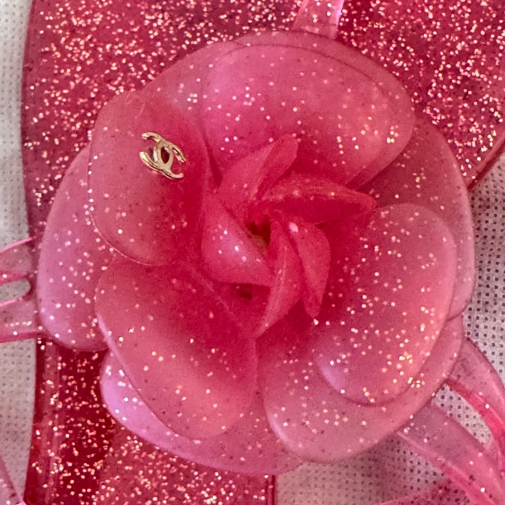 Brand New Size 38 Chanel Pink Jelly Sandals with Flower Detail - Picture 10 of 14